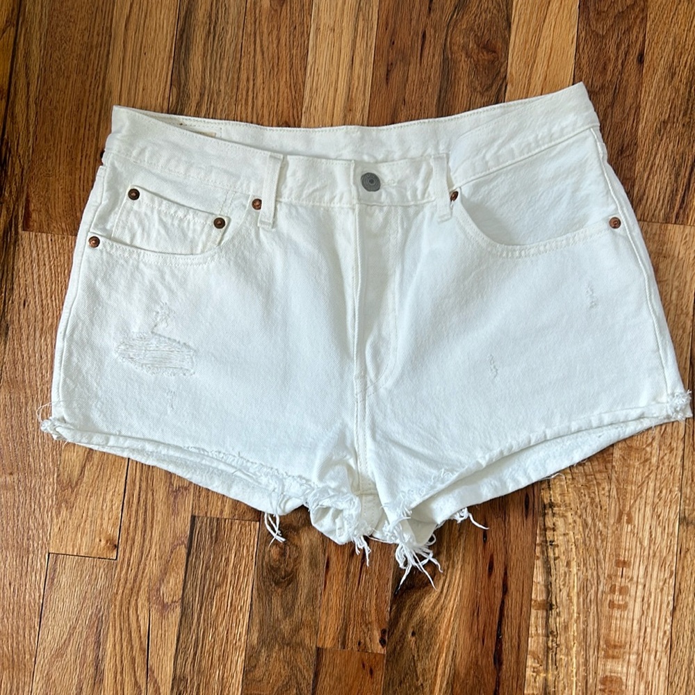 Levi’s white denim shorts